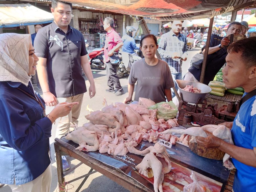 Diskopukmperindag Lakukan Pengawasan Rumah Pemotong Unggas di Kota Mojokerto yang Belum Bersertifikat Halal