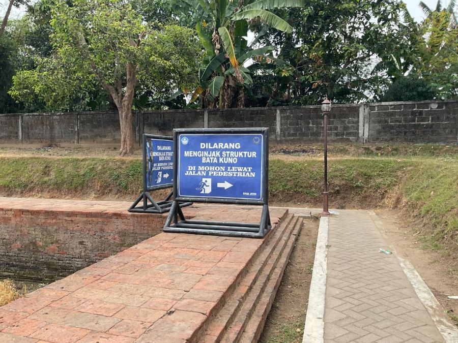 Dua Sisi Kolam Segaran Trowulan, Mojokerto:  Antara Situs Sejarah dan Aktivitas Warga