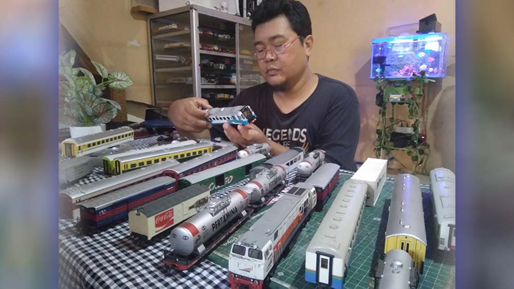 Miniatur Kereta Api Kunto Wijoyo, Hobi Jadi Cuan