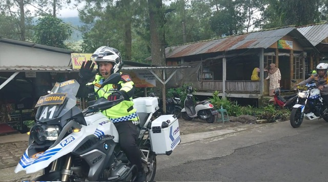 Cek Arus Libur Lebaran 2024, Dirlantas Polda Jatim Turun Gunakan Moge PJR 