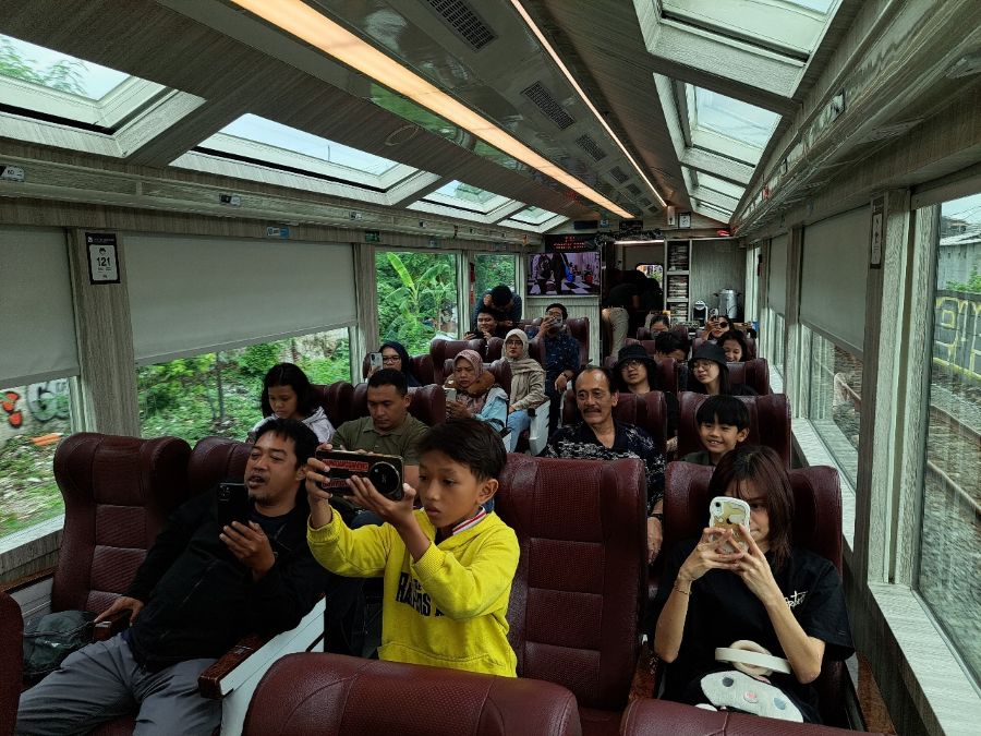 Menikmati Keindahan Alam Indonesia dari Balik jendela Kereta Api Panoramic