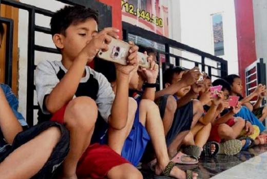 Bijak Pengggunaan Gawai untuk Anak-anak, Smartphone Tak Bisa Gantikan Peran Ortu
