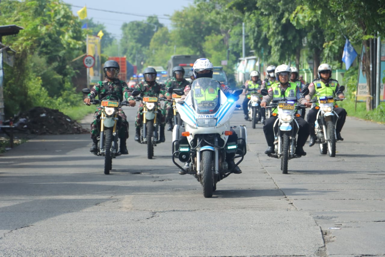 Jelang Pemilu 2024, TNI-Polri di Mojokerto Gelar Apel dan Patroli Bersama