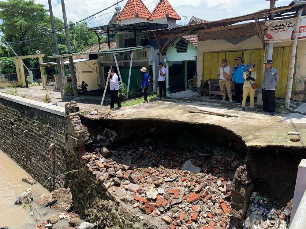 Pemkab Mojokerto Alokasikan Rp 15 Miliar untuk Perbaikan Infrastruktur Rusak Akibat Banjir