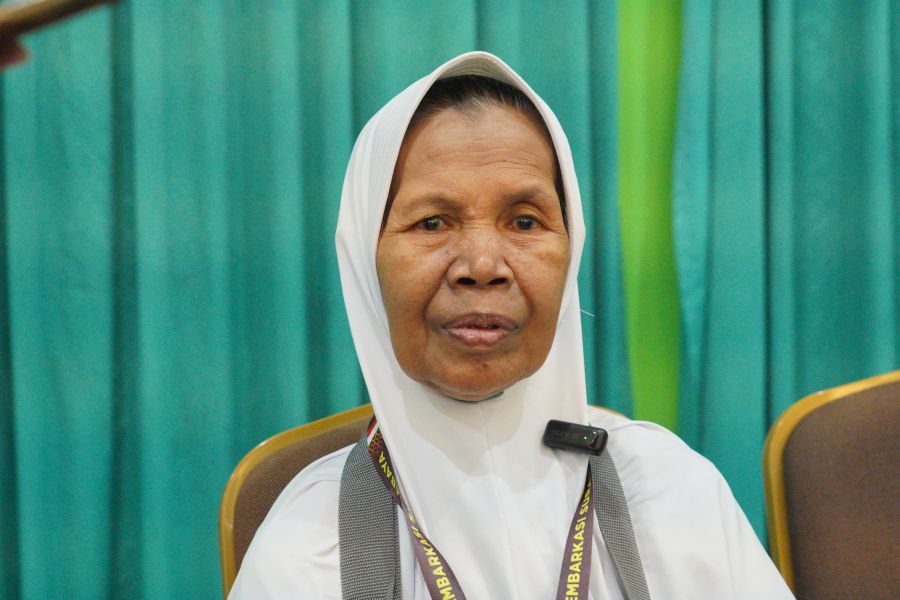 Kisah Insipratif Diyem, Penjual Jamu Gendong Keliling Asal Kota Mojokerto yang Mampu Naik Haji