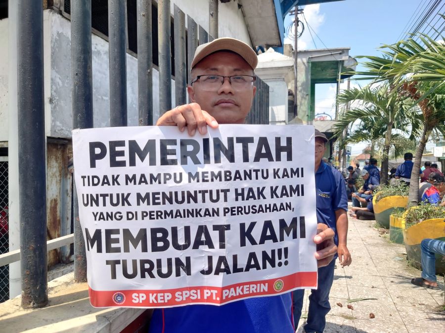 Ratusan Karyawan PT Pakerin Mojokerto Blokir Gerbang Pabrik, Tuntut Gaji dan Hak yang Tak Kunjung Dibayar