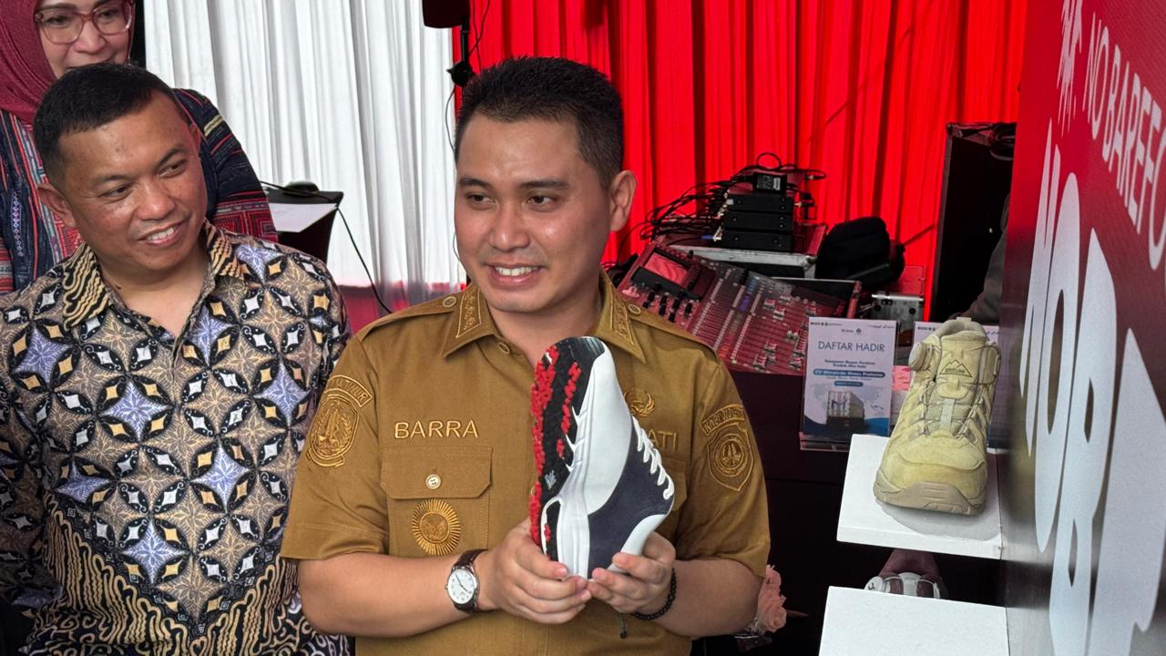 Produk Lokal Siap Bersaing di Pasar Global, Mitraindo Shoes Ekspor 3.250 Sepatu ke Korea