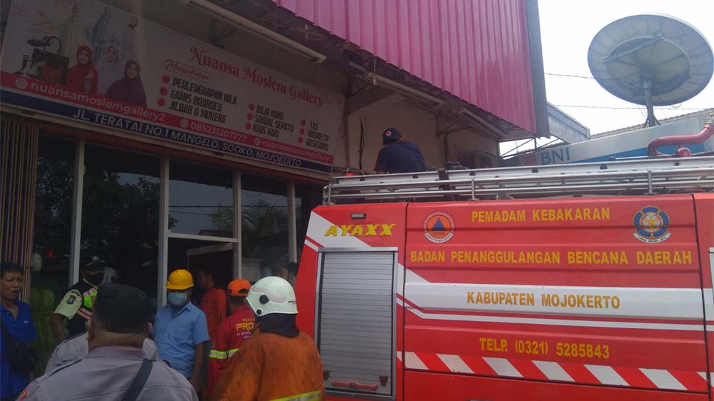 Diduga Akibat Korsleting Listrik, Ruko di Mojokerto Terbakar