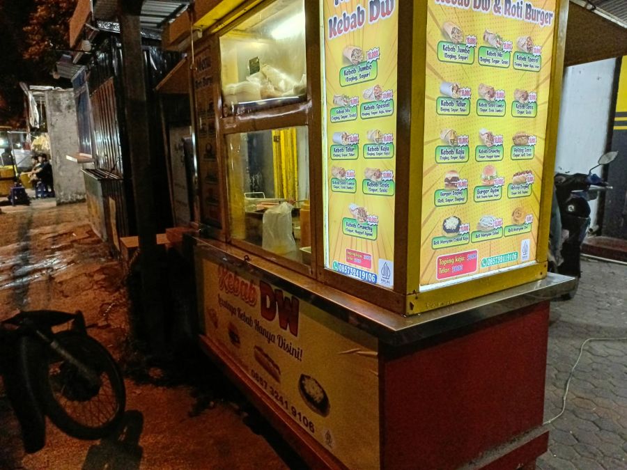 Kebab DW, Jajanan Malam Strategis di Desa Pandanarum Pacet