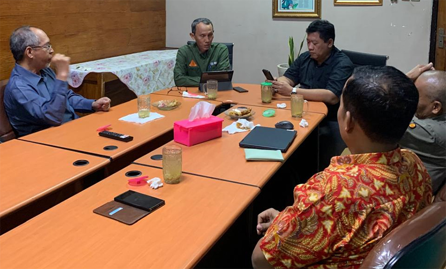 Siapkan Pembuatan Biopori dan Sumur Resapan, Tim Mewlafor Koordinasi DLH Kabupatan Mojokerto