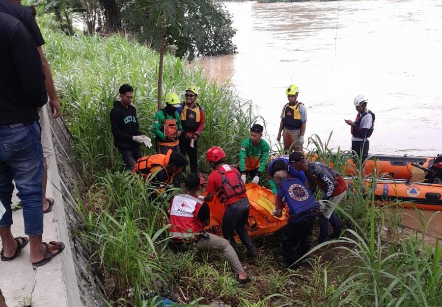 Mayat Pria Asal Kediri Ditemukan Mengambang di Sungai Brantas Mojokerto
