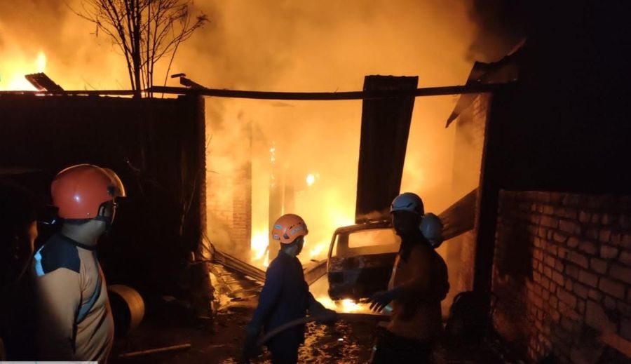 Home Industri Tahu dan Satu Mobil di Mojosari Mojokerto Terbakar