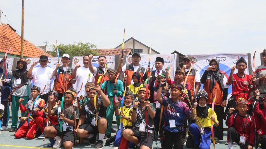 Bupati Mojokerto Ajak Pelajar Lestarikan Budaya Lewat Olahraga Tradisional di Era Digital