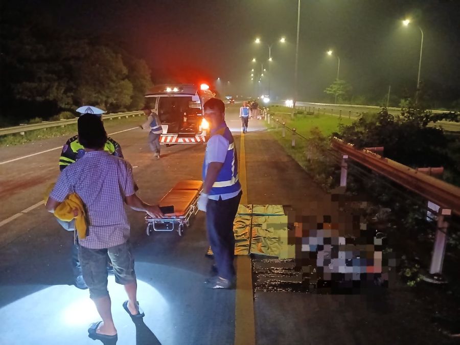 Truk Alami Pecah Ban, Kernet Tewas Ditabrak Avanza saat Memberi Isyarat di Tol Surabaya - Mojokerto