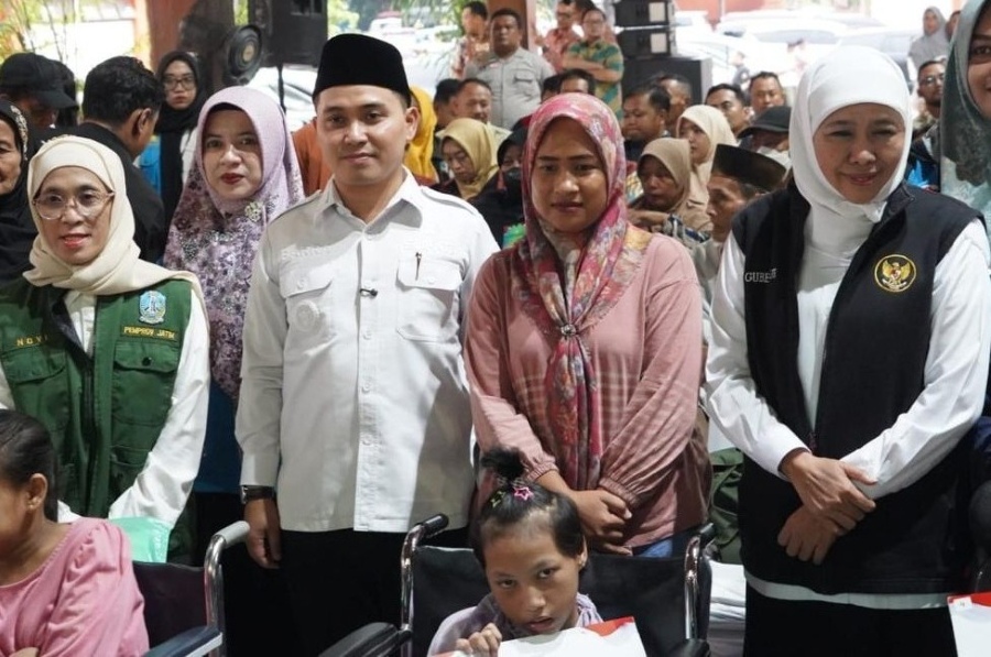 Kunjungi Mojokerto, Gubernur Jatim Resmikan SPAM Mojolagres dan Serahkan Bansos