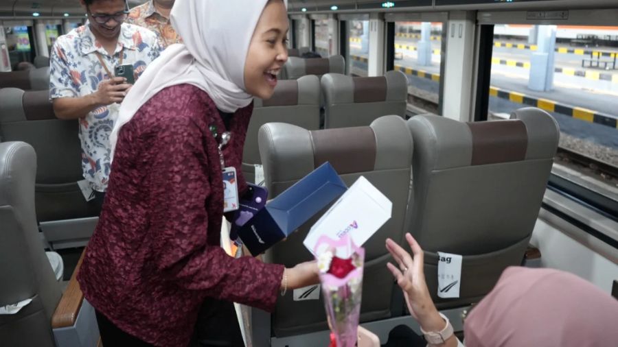 Hari Kartini, KAI Daop 8 Surabaya Hadirkan Perjalanan Berkesan dengan Sentuhan Budaya
