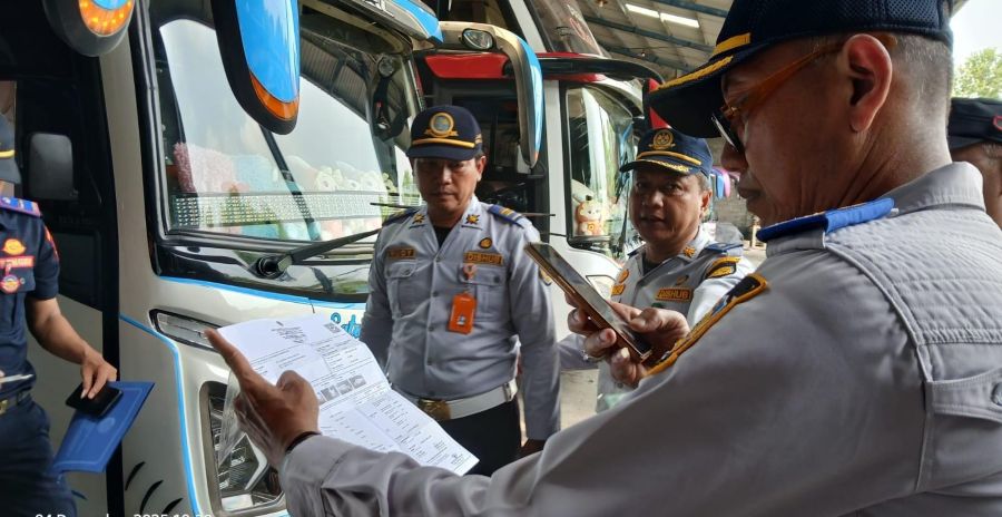 Jelang Nataru, Sejumlah Bus Pariwisata di Mojokerto Jalani Ramp Check 