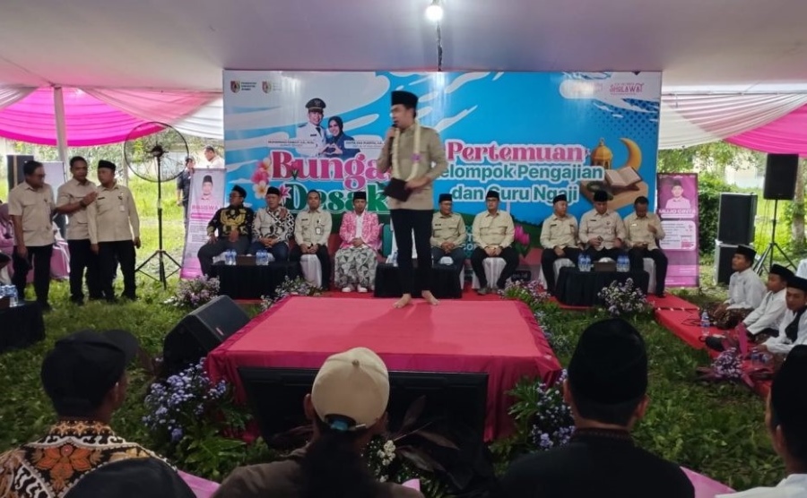 Bunga Desaku di Kencong, Gus Fawait Bahas Beasiswa Cinta Bergema