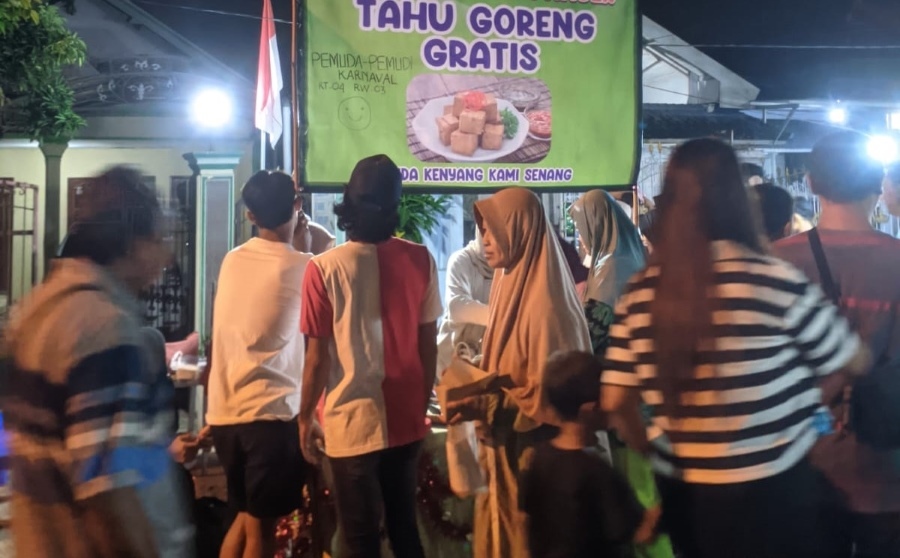 Meriah !!! Ada Tahu Goreng Gratis di Bazar Malam Panjer, UMKM pun Padati Jalan