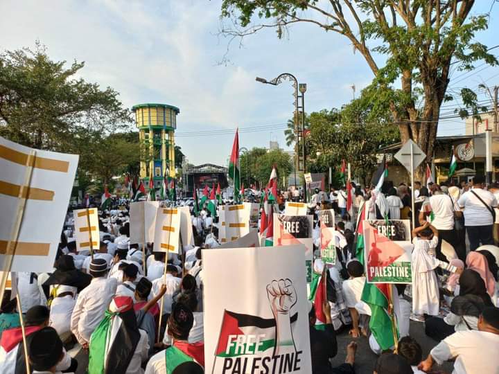 Ribuan Masyarakat Jombang Turun Jalan Gelar Aksi Solidaritas untuk Palestina