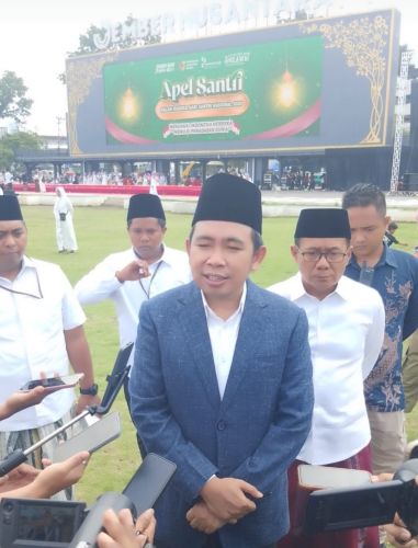 Peringati Hari Santri Nasional, Jajaran Pemkab Jember Ngantor Pakai Sarung