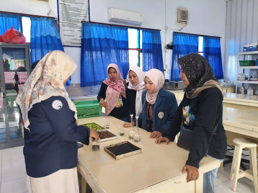 Eceng Gondok di Sungai Disulap Jadi Arang Aktif, Mahasiswi Unair Raih Pemuda Pelopor Jombang