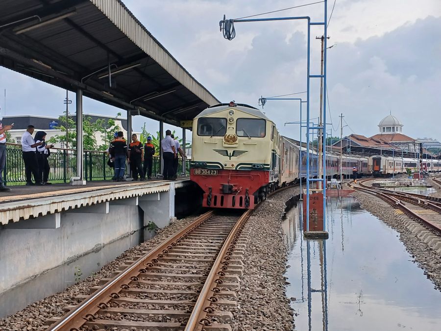 Dampak Jalur Terdampak Banjir di Semarang, Sejumlah Kereta Daop 8 Surabaya Masih Dialihkan