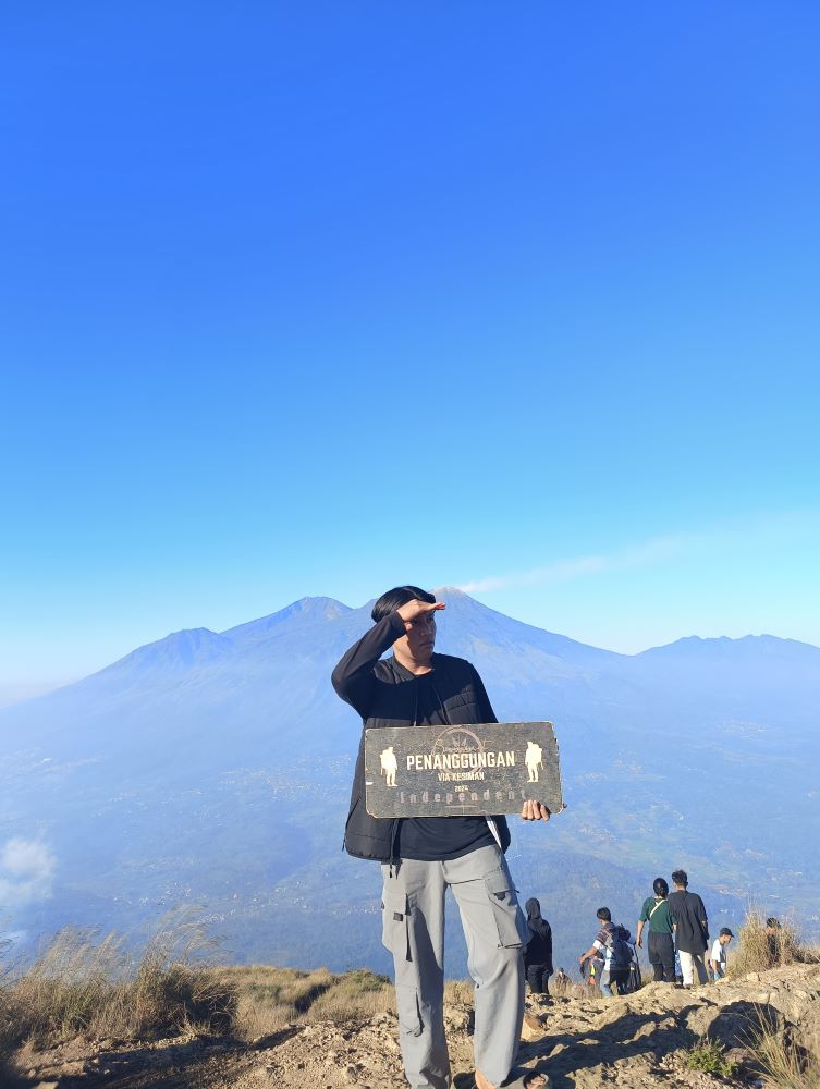 Mendaki Puncak Pawitra Gunung Penanggungan, Serasa Berada di Negeri Atas Awan