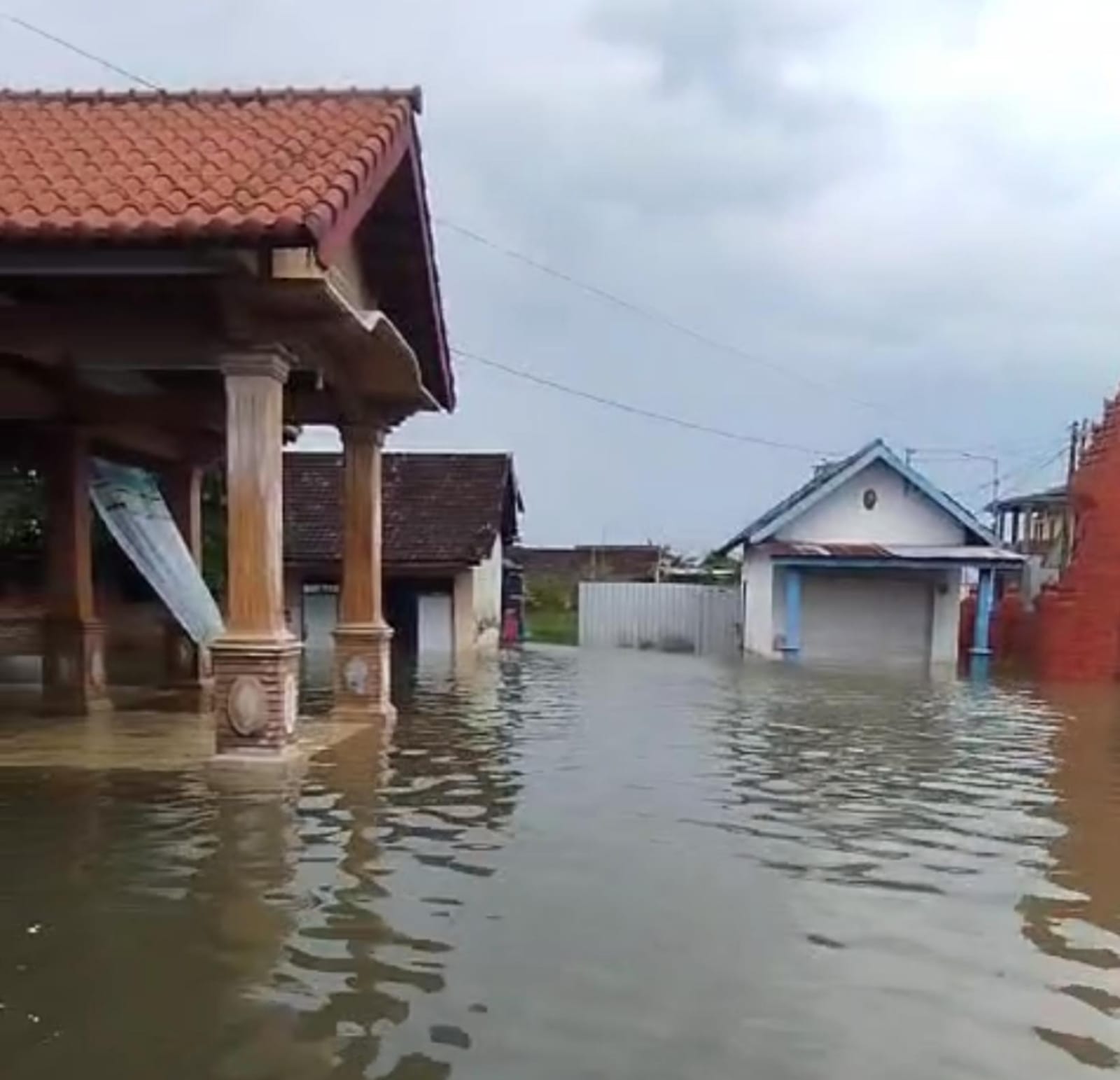 Ratusan Rumah di Desa Tempuran Mojokerto Terendam Banjir, Air Belum Surut