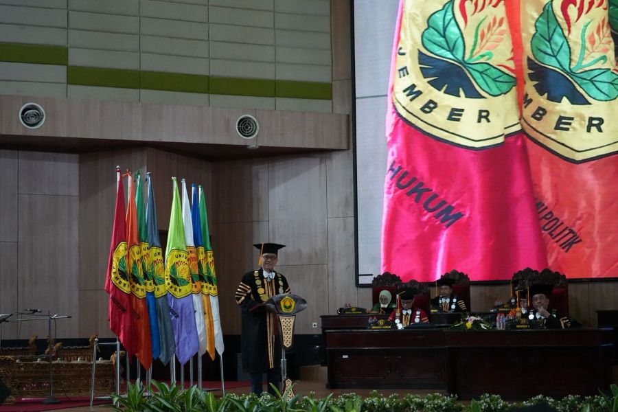 Rektor Unej ke Wisudawan: Kuasai AI, Tapi Jangan Kehilangan Integritas