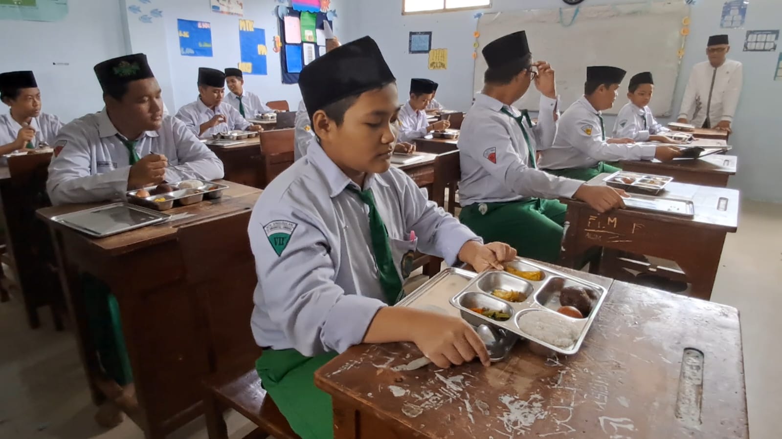 7.000 Paket Makan Bergizi Gratis Dibagikan ke Santri Ponpes Amanatul Ummah Mojokerto