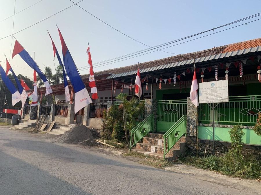Diduga Tanpa Izin PUPR, Warga Keluhkan Pembangunan Tangga TK di Kutorejo Mojokerto yang Memakan Bahu Jalan 