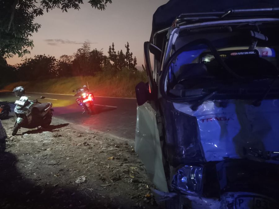 Pengendara Motor Tewas dalam Kecelakaan dengan Mobil Barang di Gedeg Mojokerto
