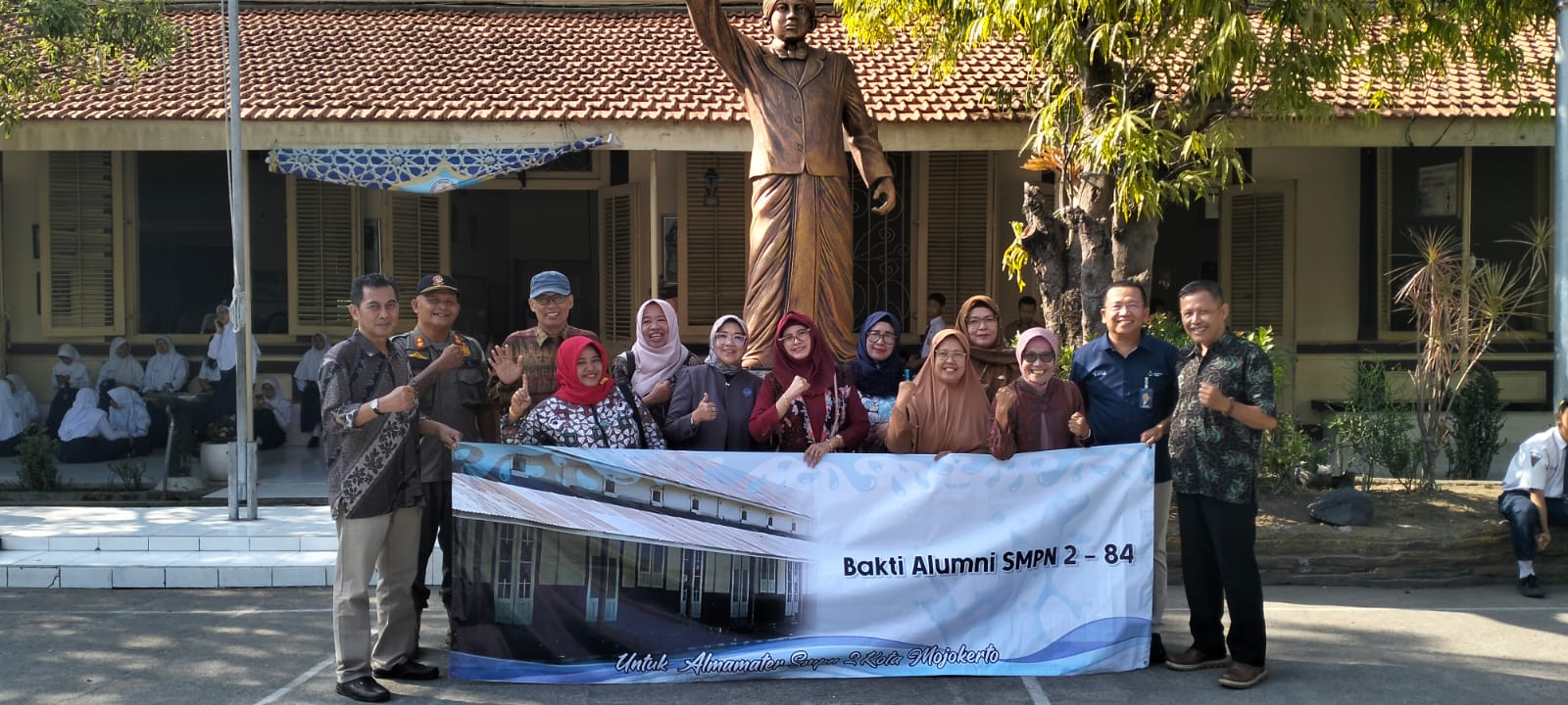 Rangkaian Reuni Akbar Alumni 1984- SMPN2 Kota Mojokerto,  Gelar Bhaksos dan Beri Motivasi pada Peserta Didik