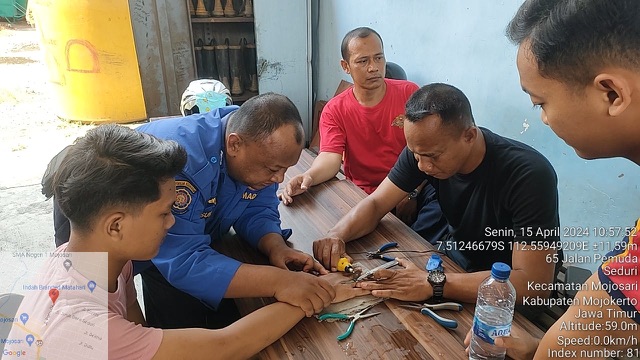 Cincin Tak Bisa Dilepas, Warga Mojosari Minta Bantuan Petugas Damkar