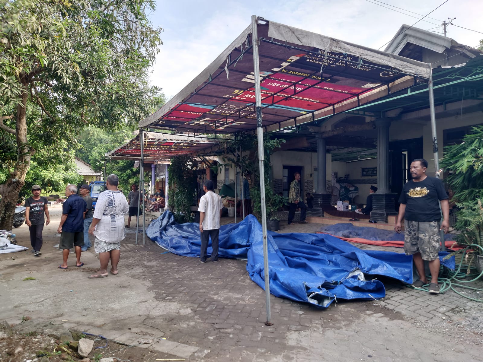 Keluarga Pengasuh Pondok di Mojokerto Terseret Ombak di Pacitan, Istri Meninggal, 3 Anak Masih Hilang