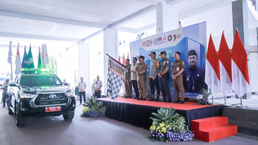 Dalam Rangka HUT ke 79 Pemprov Jatim, Pemkab Jember Gelar Kirab Pataka Jer Basuki Mawa Beya