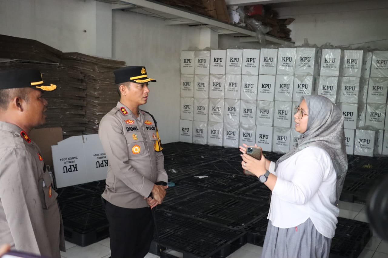 Pastikan Keamanan Surat Suara Pemilu, Kapolresta Mojokerto Kunjungi Gudang Logistik KPU