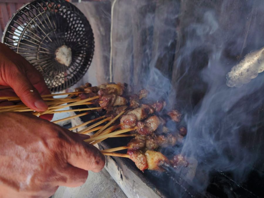 Sate Kambing 'Nggarai Tangi' Jadi Andalan Waroeng Tegalan Sawah Mojokerto, Disebut Bisa Menambah Stamina