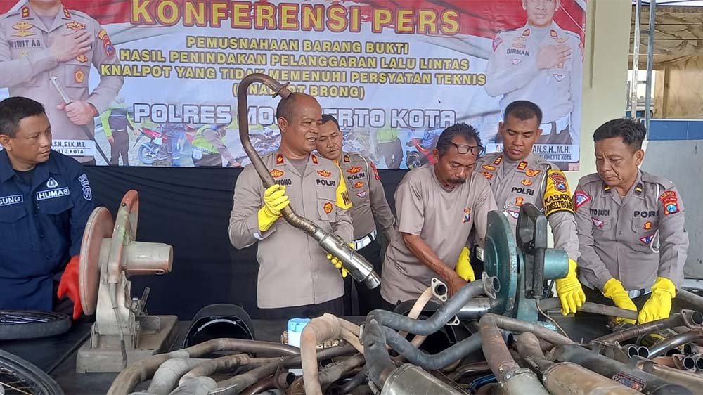 Puluhan Knalpot Brong dan Velg Tak Standard dimusnahkan Polresta Mojokerto