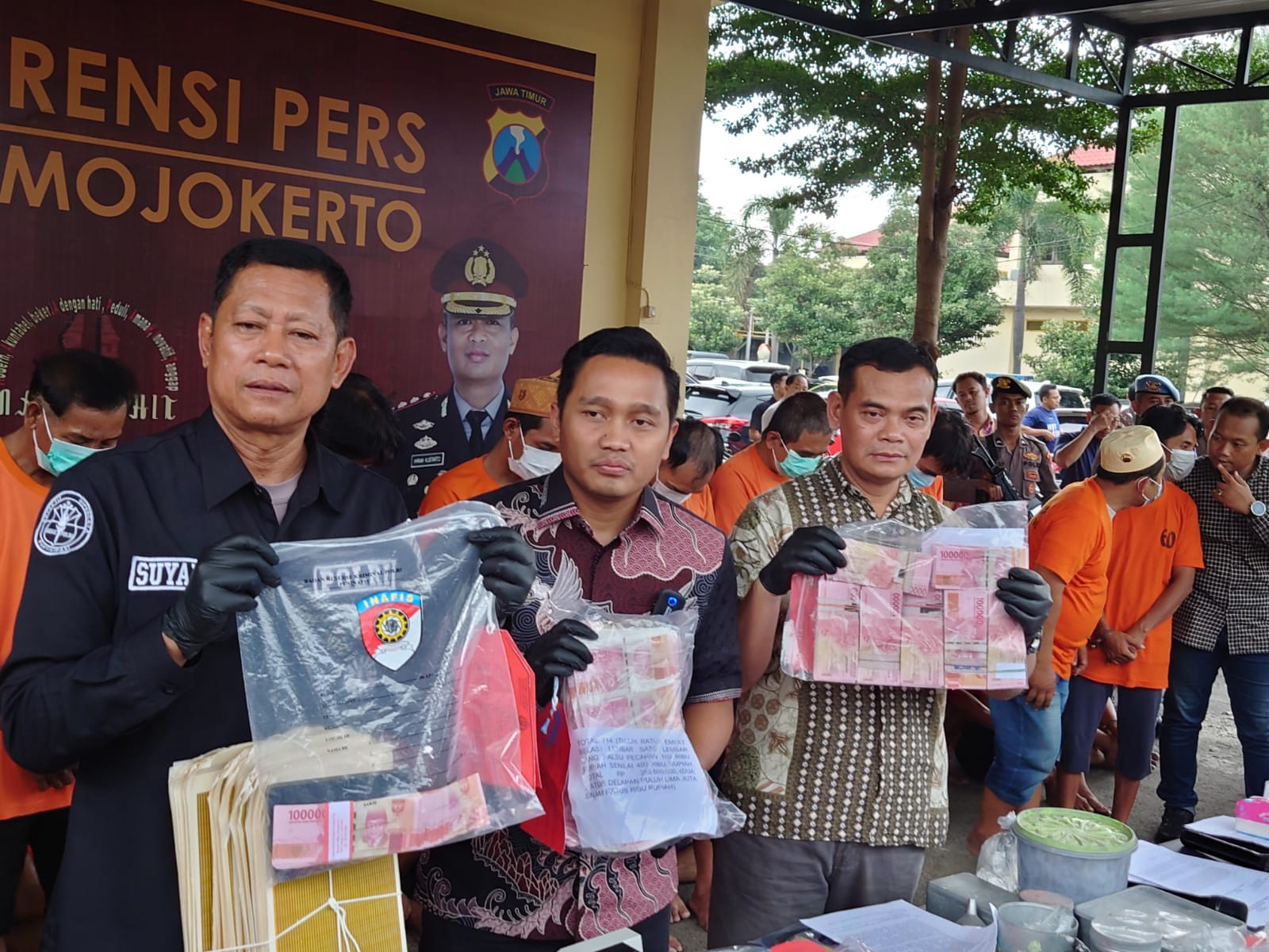 Polisi Tangkap 8 Pelaku Sindikat Pemalsu Uang di Mojokerto