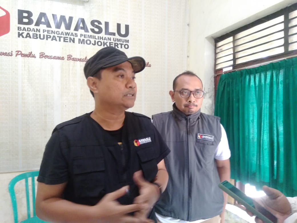 Bawaslu Kabupaten Mojokerto Memberikan Keterangan Atas Dugaan Ketidaknetralan Kades Pandanarum 