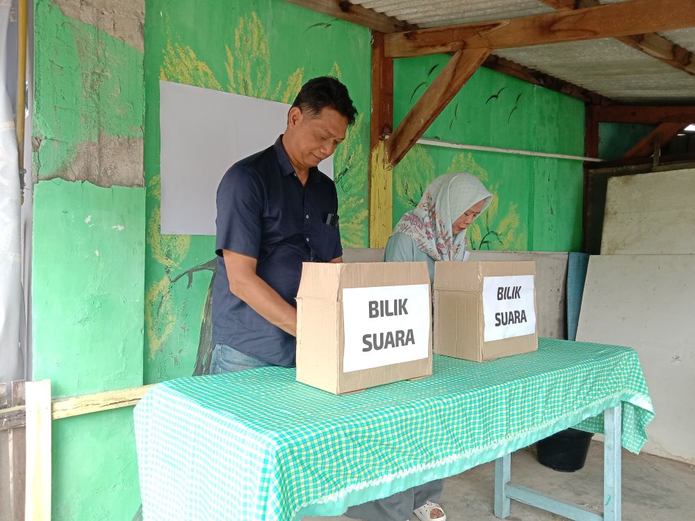 Warga Sinoman Kota Mojokerto Memilih Ketua RT  dengan Mereplikasi Tata Cara Pemilihan Dalam Pemilu