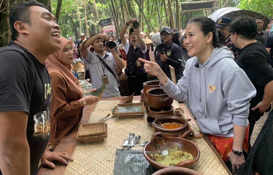 HUT ke 3 Pasar Keramat, Pacet, Bupati Mojokerto dan Wamen PPPA Penting Jaga Warisan Budaya