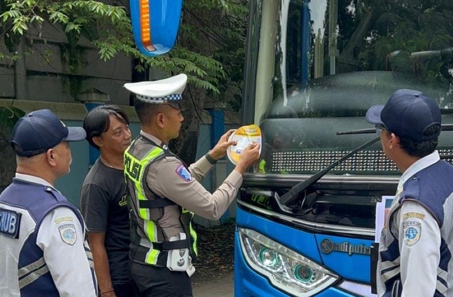 Petugas Gabungan Gelar Ramp Check Kendaraan di Terminal Kertajaya Mojokerto