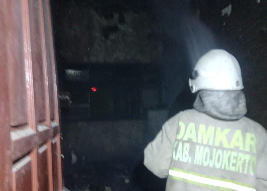 Ruang TU dan Arsip Sekolah di Mojokerto Terbakar