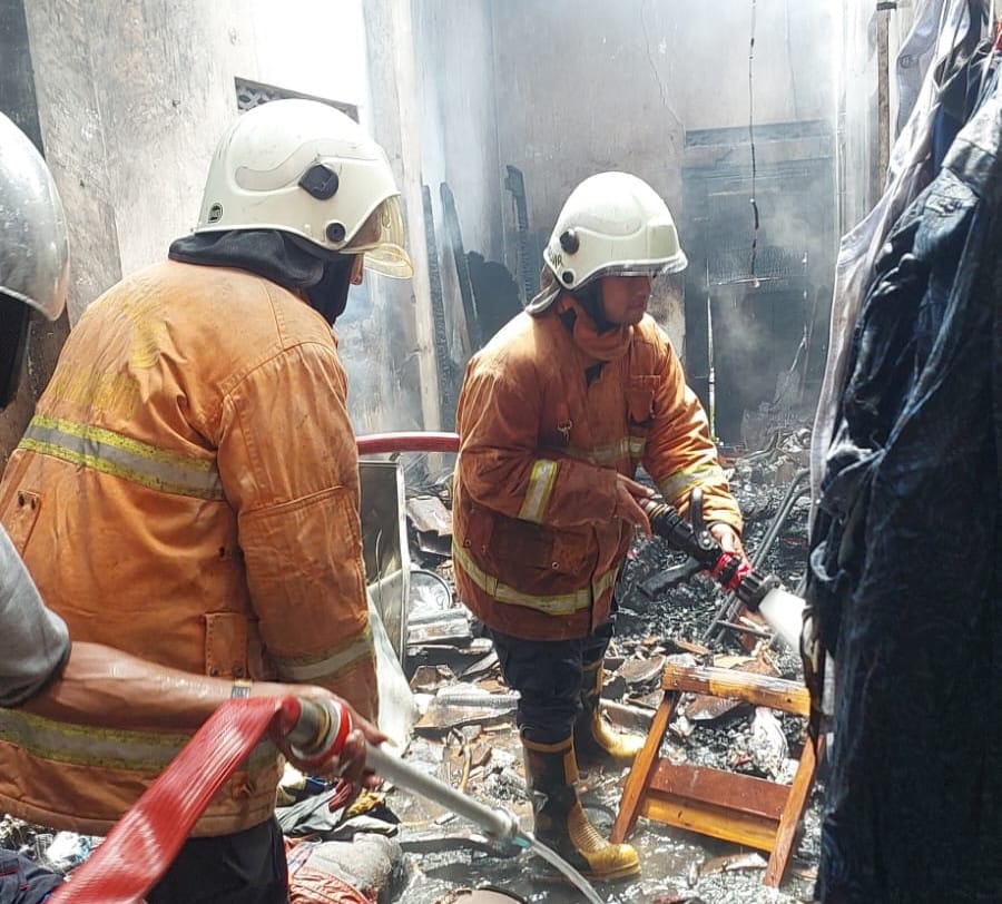 Rumah Warga di Ngoro Mojokerto Terbakar, Diduga Akibat Korsleting listrik