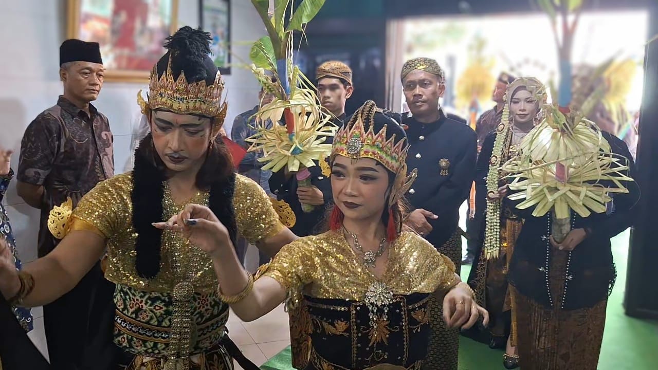 Tradisi Manten Tebu Tandai Awal Musim Giling di PG Gempolkrep Mojokerto