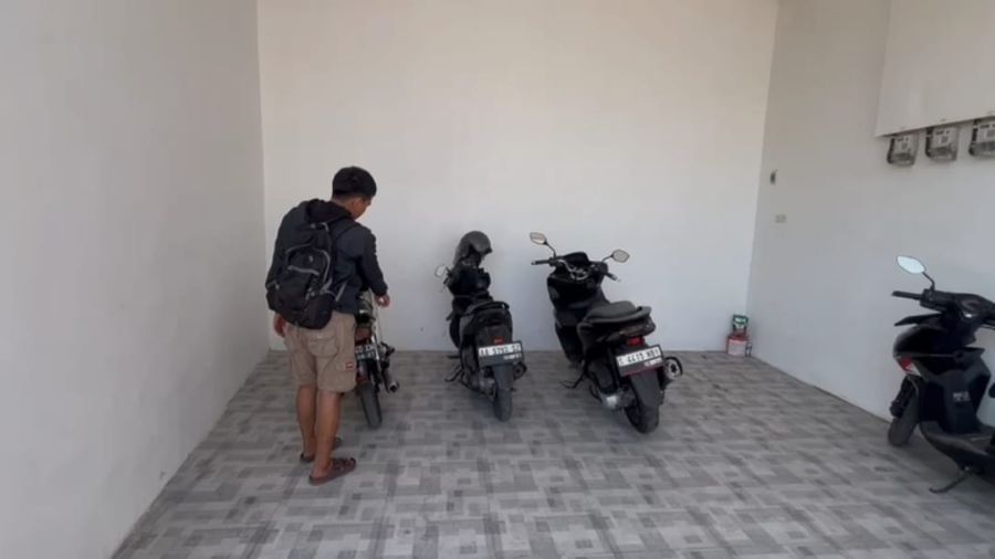 Pencuri di Rumah Kos Mojosari Mojokerto Gasak Motor  30 Detik, Pelaku Terekam CCTV