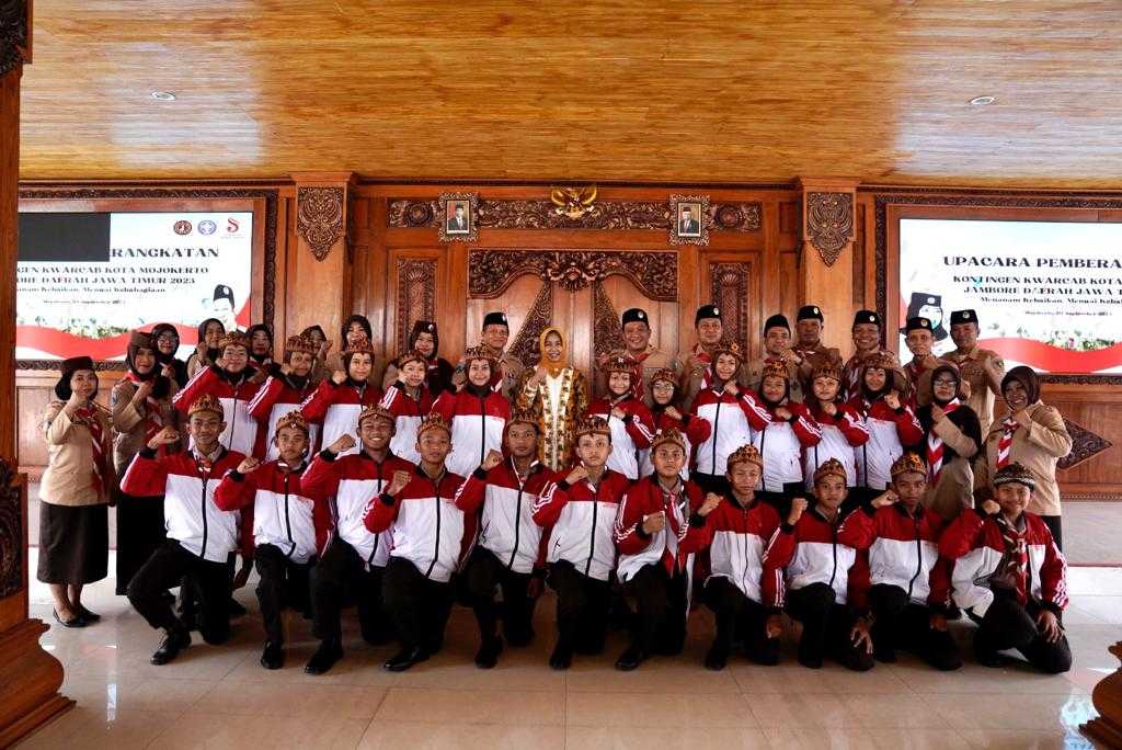 Wali Kota Mojokerto Berangkatkan 32 Peserta ke Jambore Pramuka Jawa Timur 2023